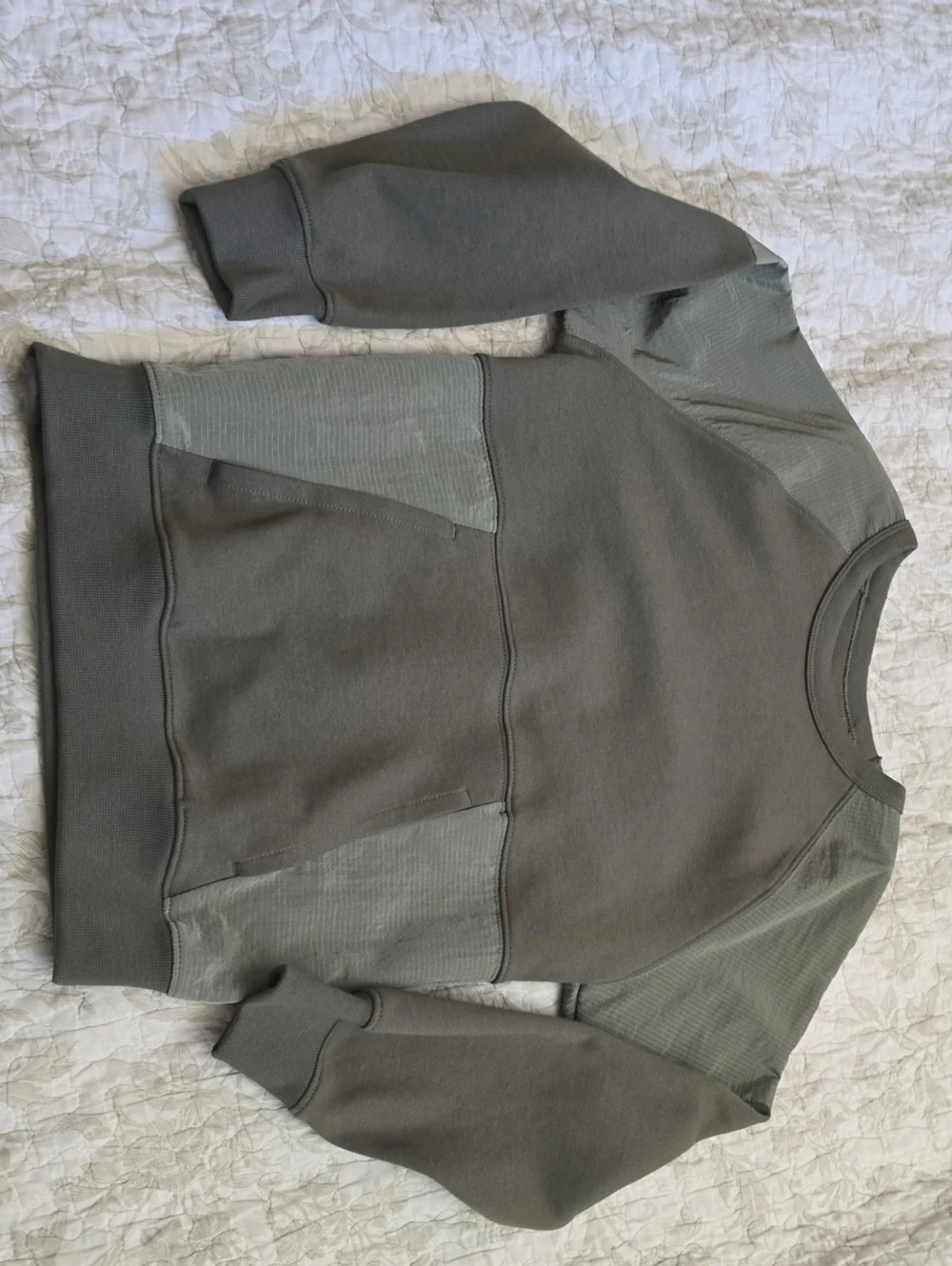 GAP Men's Crewneck Sweater in Olive